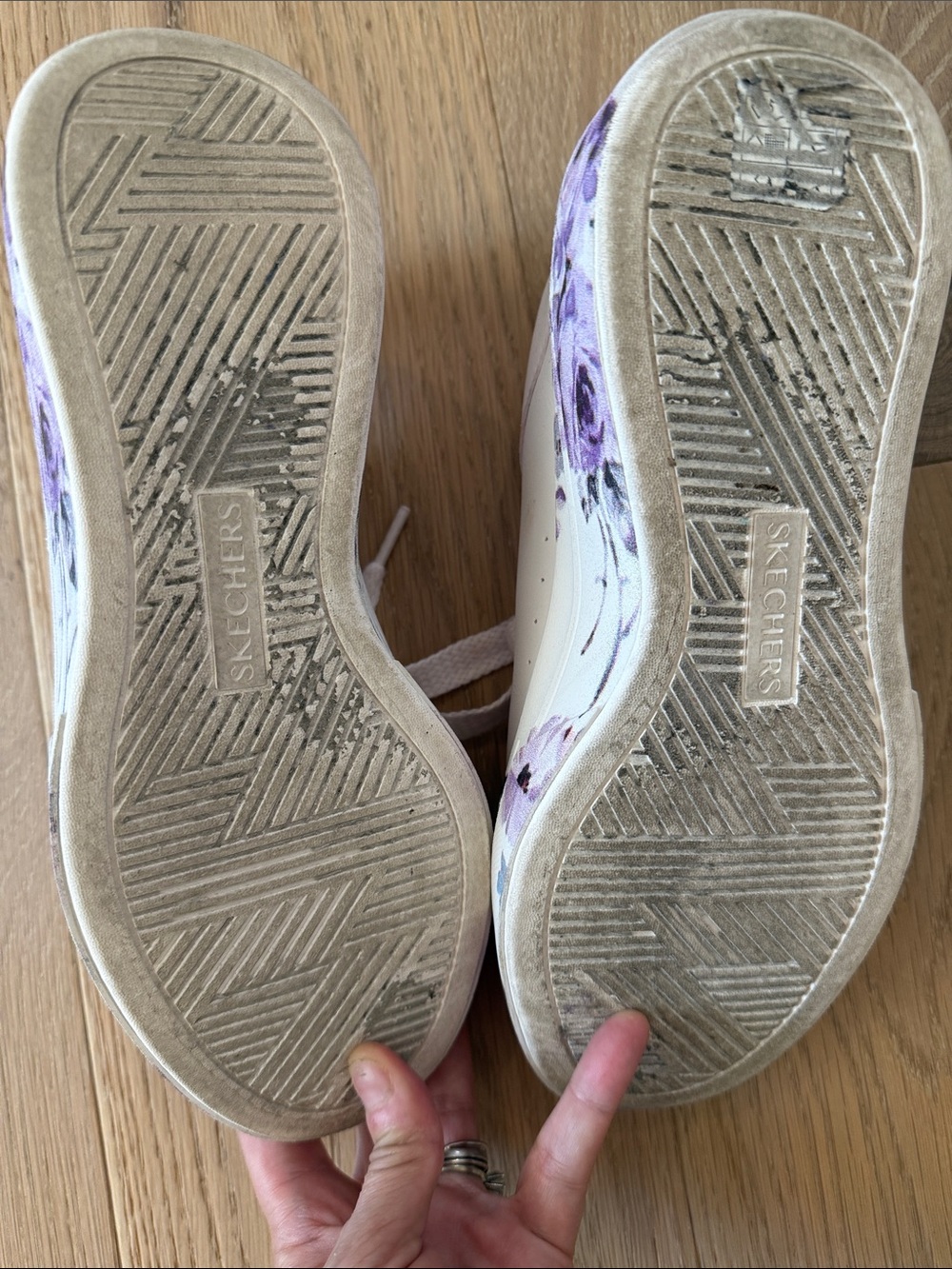 Skechers White Womens Cordova Sneakers with Lavender Flowers on Sides size 7.5 - Picture 6 of 10